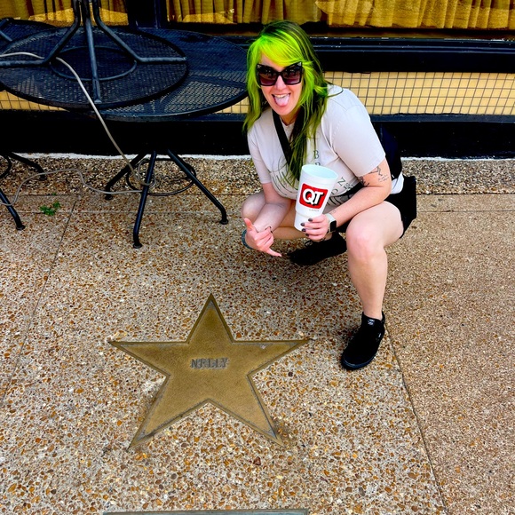 Meet your Posher, Dani - Picture 1 of 1